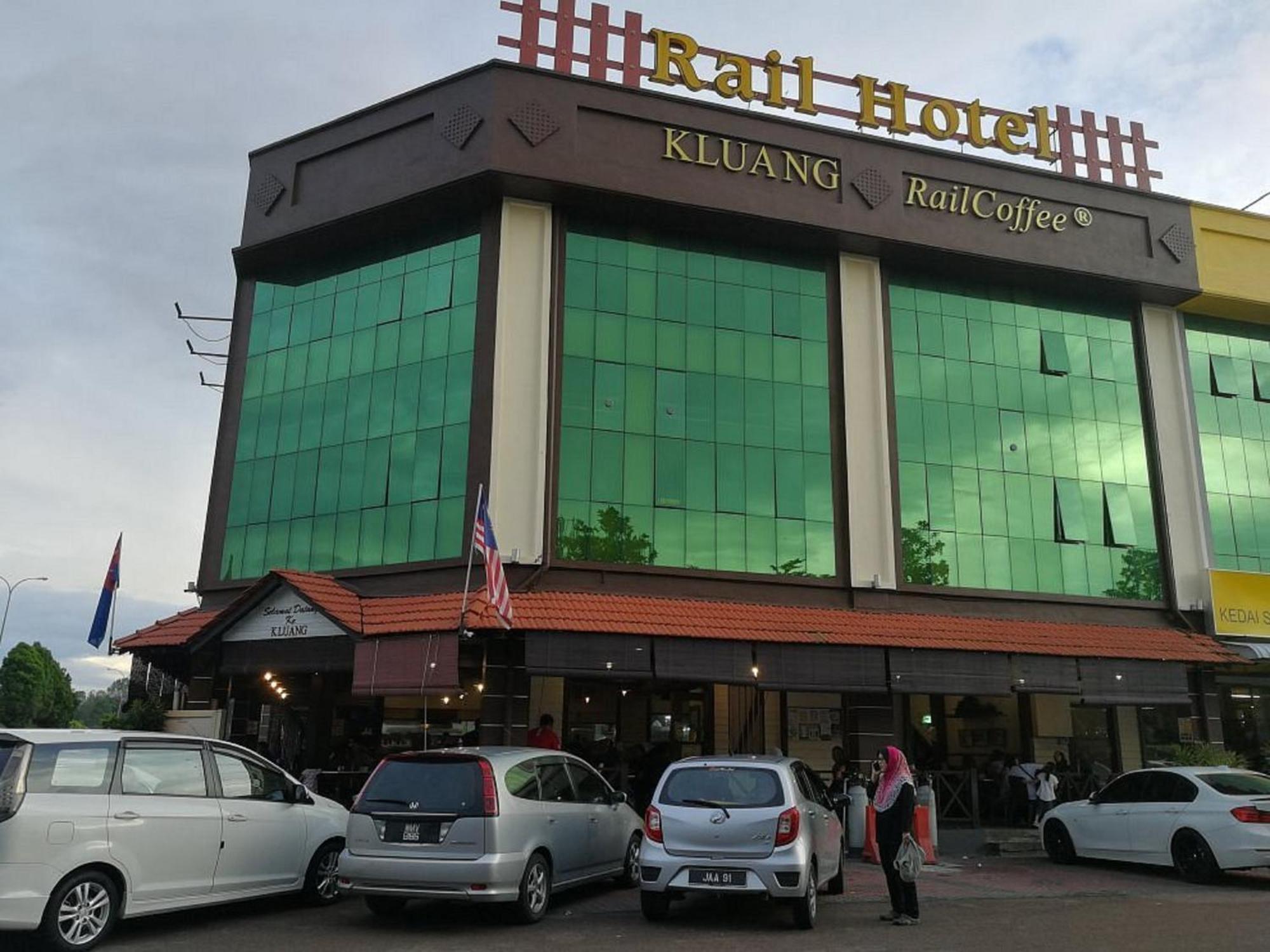 Capital O Rail Hotel Kluang Exterior foto